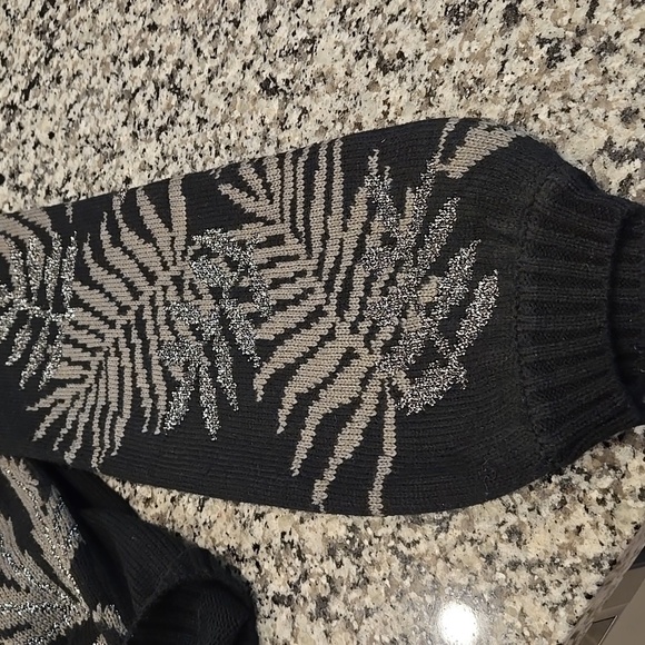 33 DEGREES UGLY CHRISTMAS SWEATER FLAMINGOS, SEQUINES. SIZE SMALL. - Picture 5 of 8